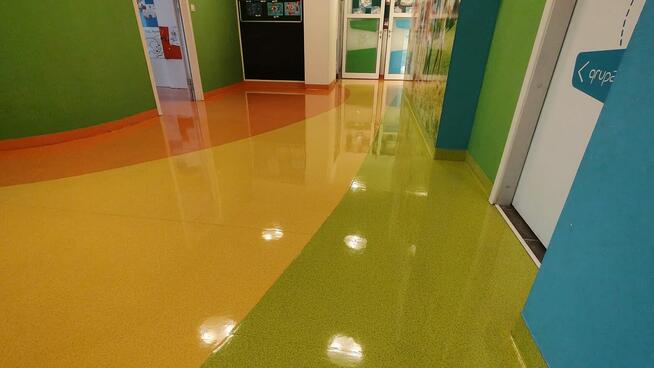 Czyszczenie posadzki i polimeryzacja , w szkole i biurze