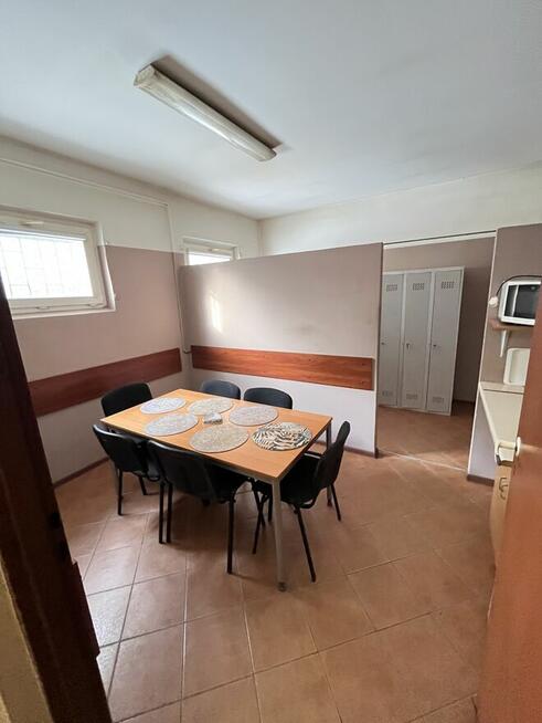 NA SPRZEDAŻ: OBIEKT MAGAZYNOWO-SOCJALNY W WEJHEROWIE – DOBRA