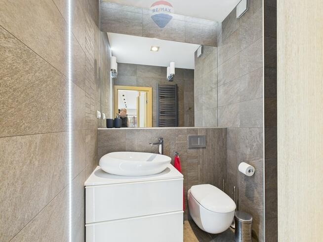 Dom na zamkniętym osiedlu w Gdyni Dąbrowie.