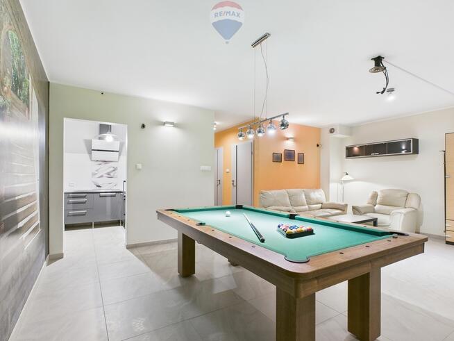 Dom na zamkniętym osiedlu w Gdyni Dąbrowie.