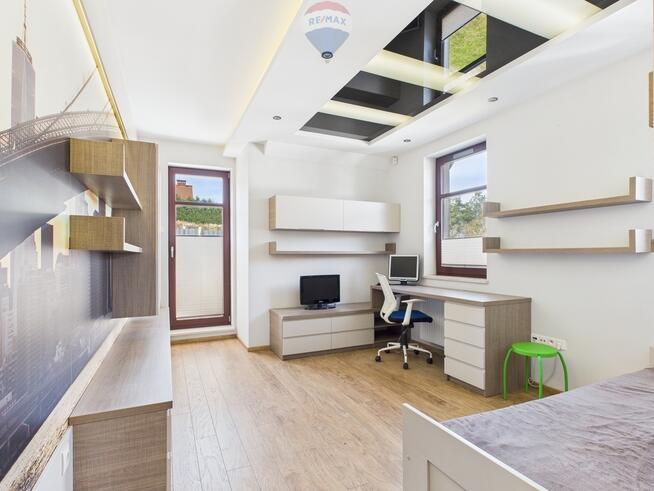 Dom na zamkniętym osiedlu w Gdyni Dąbrowie.