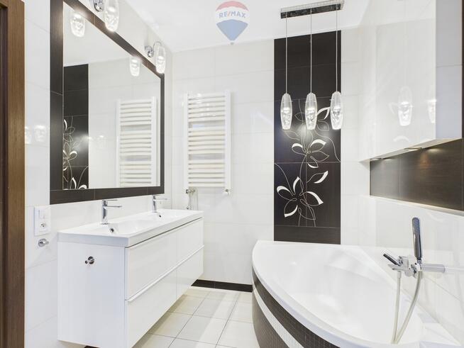 Dom na zamkniętym osiedlu w Gdyni Dąbrowie.