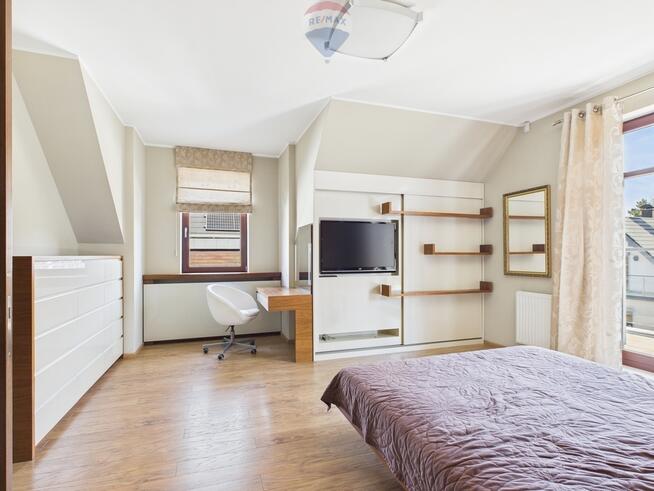 Dom na zamkniętym osiedlu w Gdyni Dąbrowie.