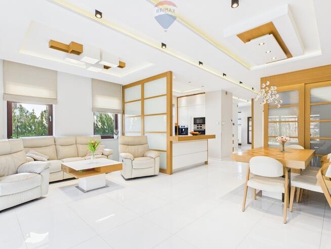 Dom na zamkniętym osiedlu w Gdyni Dąbrowie.