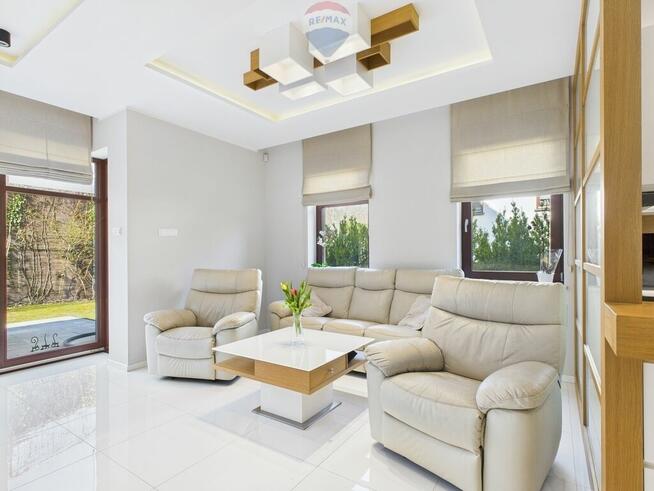 Dom na zamkniętym osiedlu w Gdyni Dąbrowie.