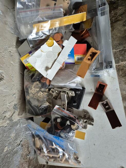 Zestaw akcesoriów meblowych