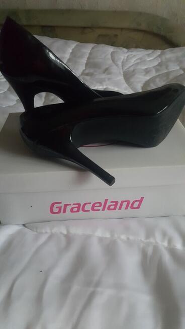 Sprzedam ładne czółenka szpilki lakierowane