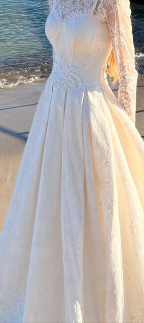 Piękna suknia ślubna