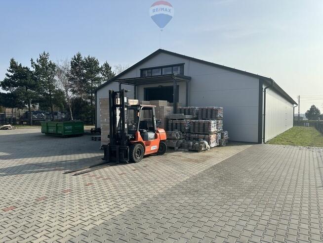 Hale produkcyjno-magazynowe i budynek biurowy