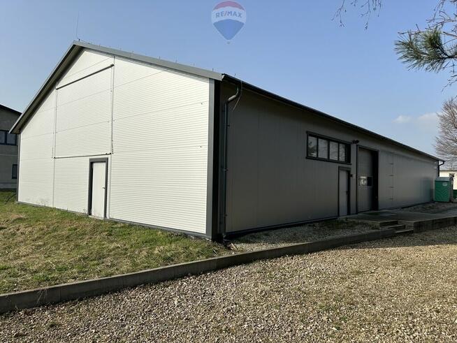 Hale produkcyjno-magazynowe i budynek biurowy