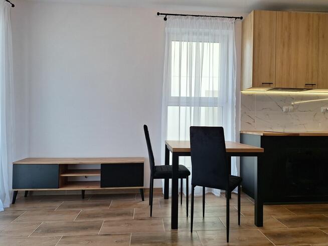 Nowoczesna kawalerka z miejscem postojowym blisko metra