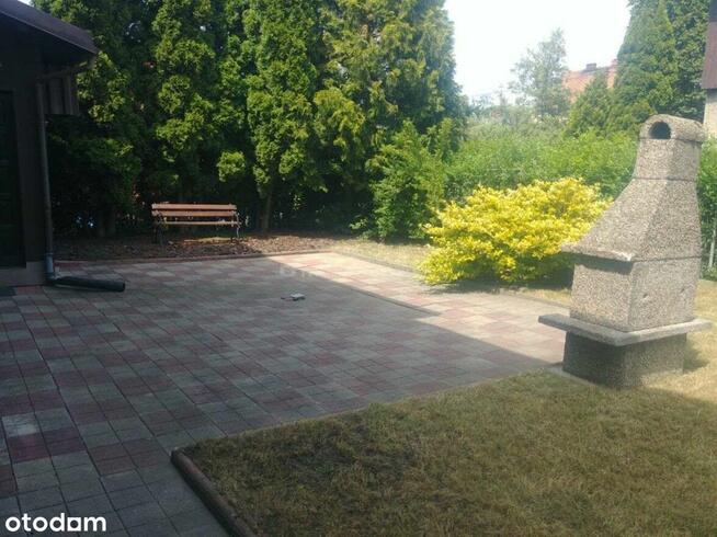 Wolnostojący dom w Stolarzowicach - piękna działka