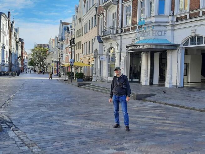 Niemcy- Mężczyzna poszukuje pracy w gastronomi w Niemczech