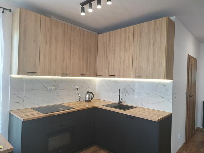 Nowoczesna kawalerka z miejscem postojowym blisko metra