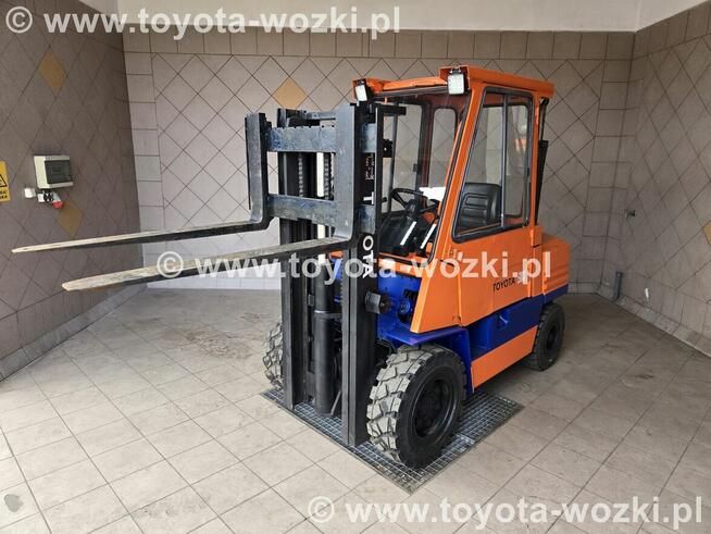 Wózek widłowy TOYOTA 5FD30 wolny skok TOYOTA 5FDF30 Linde