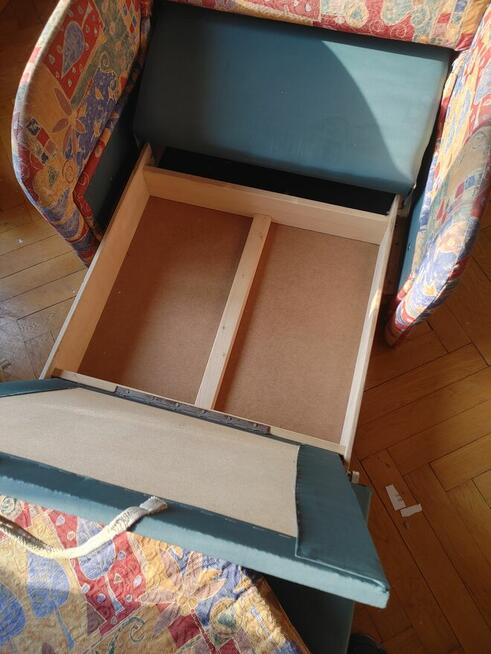 Fotel z funkcją spania z pojemnikiem na pościel