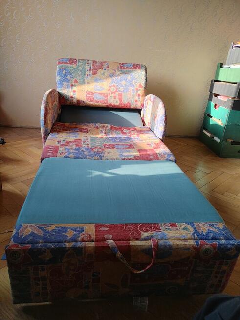 Fotel z funkcją spania z pojemnikiem na pościel