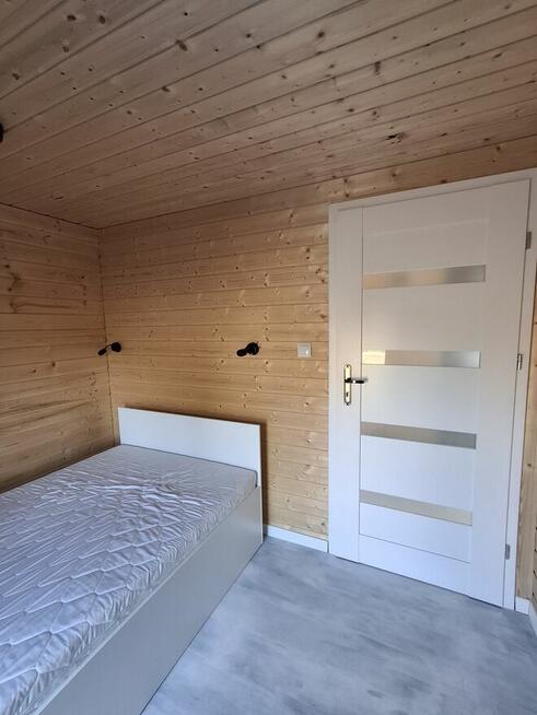 Działka rekreacyjna z nowoczesnym domkiem nad Narwią Stary L