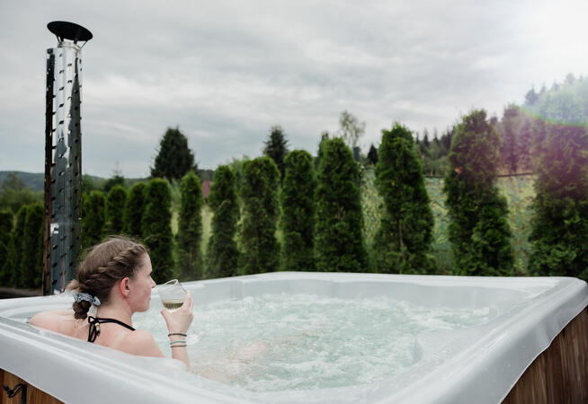 Domek z Jacuzzi na wyłączność w górach Jodłowa Chata