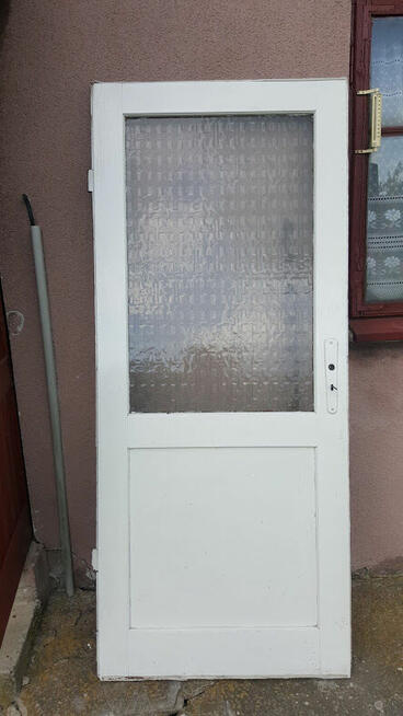 Drzwi drewniane prawe z szybą