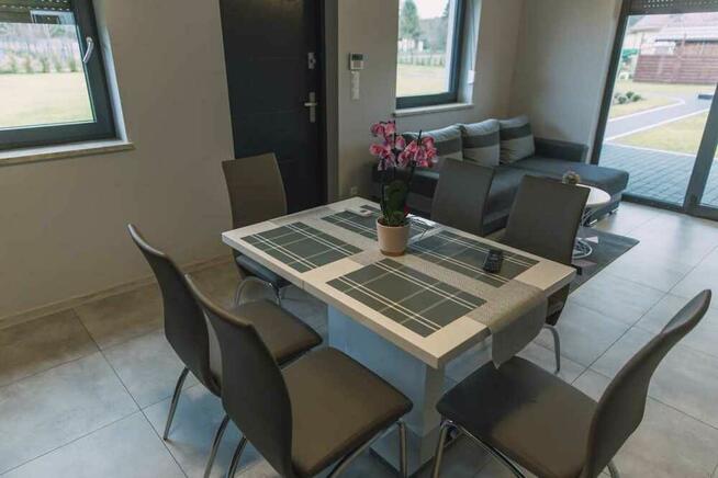 Dwa domki letniskowe blisko lasu i morza