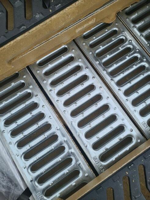 Koryto odwadniające do kostki kanał odpływ