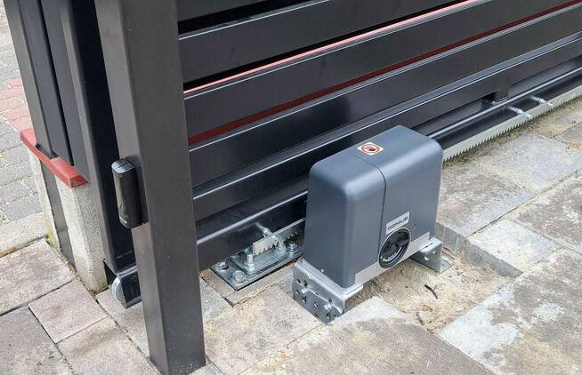 Napęd do bramy przesuwnej