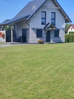 Dwa domki letniskowe blisko lasu i morza