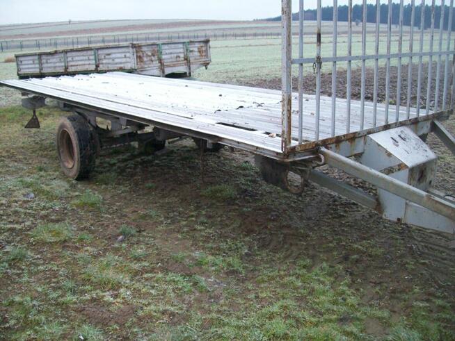 Przyczepa do balotów skrzyniopalet