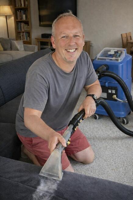 Pranie tapicerki meblowej - narożniki, sofy, krzesła, etc.