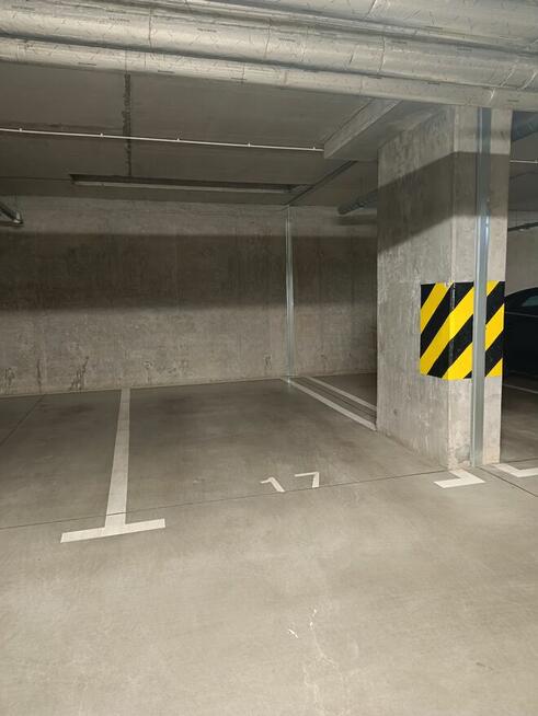 Wynajmę miejsce postojowe w hali, ul. Sowińskiego 27 |Poznań