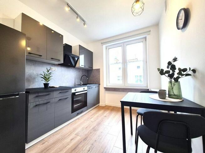 Przestronne 2 pokojowe mieszkanie przy ul. 1 Maja