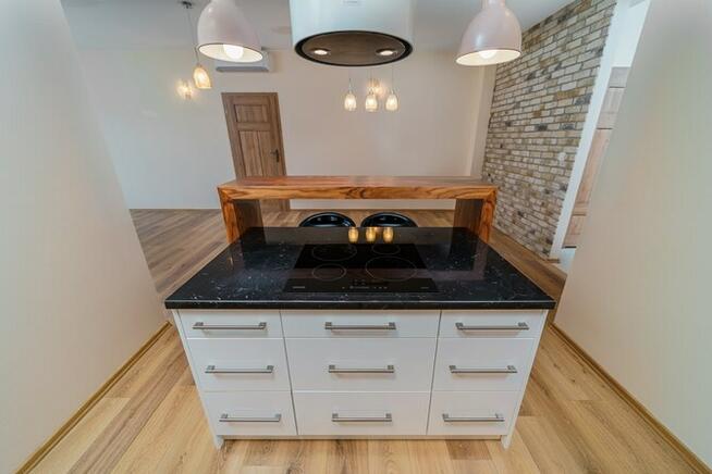 3 pokoje,miejsce postojowe, 3 Maja, Podjasnogórska