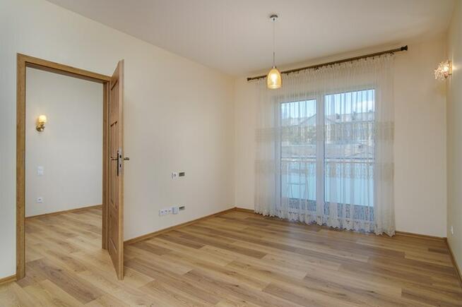 3 pokoje,miejsce postojowe, 3 Maja, Podjasnogórska