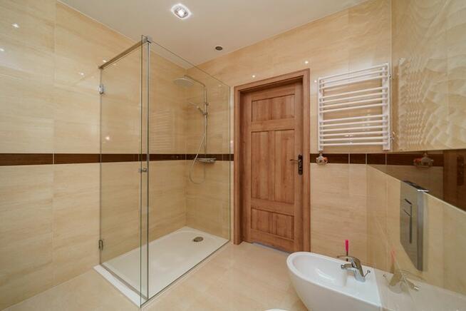 3 pokoje,miejsce postojowe, 3 Maja, Podjasnogórska