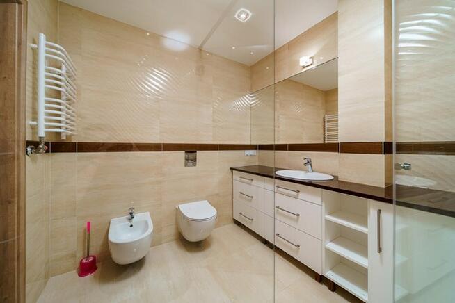 3 pokoje,miejsce postojowe, 3 Maja, Podjasnogórska