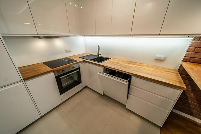 2 pokoje + balkon i miejsce w garażu-Kazimierza 32