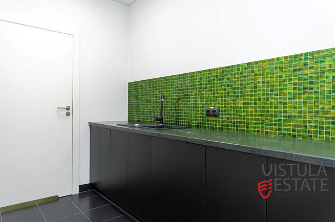 Lokal parterowy w biurowcu | 124 m2