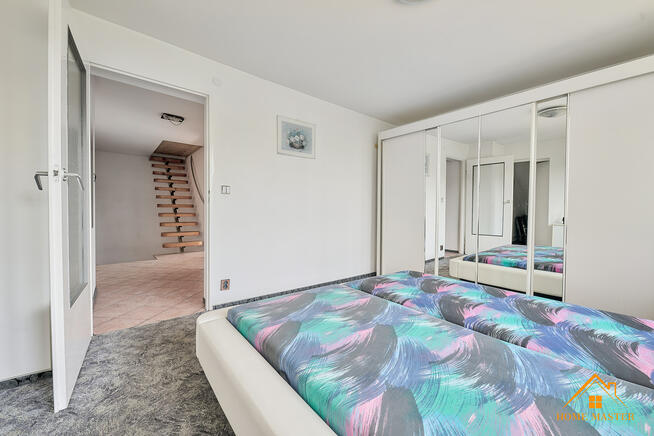 Dom z halą warsztatowo-garażową przy S7