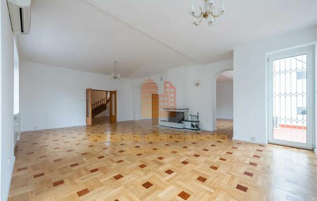 Dom Warszawa Wilanów, Wilanów Niski, Biedronki