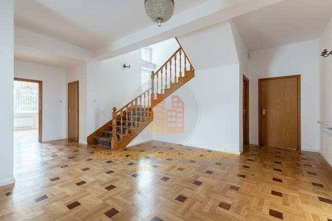 Dom Warszawa Wilanów, Wilanów Niski, Biedronki