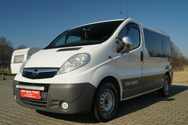 Opel Vivaro 9 OSOB. HAK NAVI ALUFELGI 2,0 115 KM DOINWESTOWANY ZADBANY