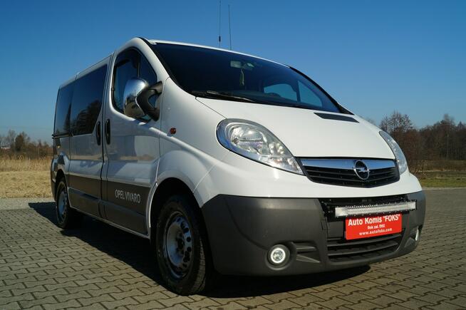 Opel Vivaro 9 OSOB. HAK NAVI ALUFELGI 2,0 115 KM DOINWESTOWANY ZADBANY