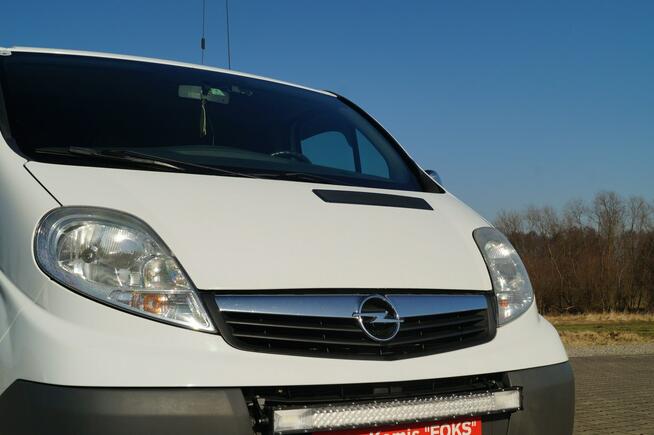 Opel Vivaro 9 OSOB. HAK NAVI ALUFELGI 2,0 115 KM DOINWESTOWANY ZADBANY