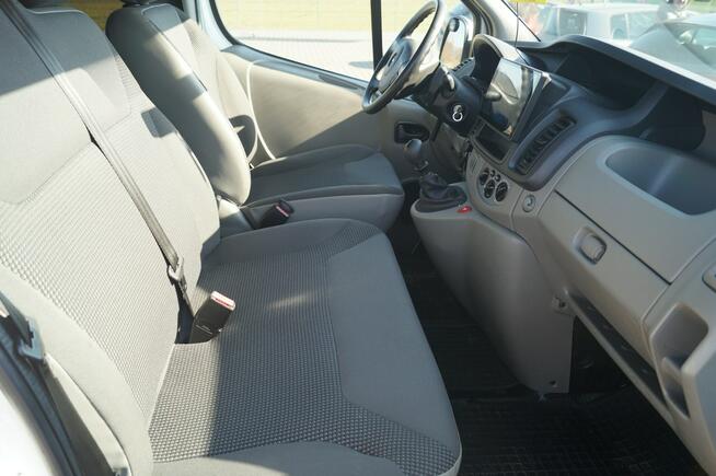 Opel Vivaro 9 OSOB. HAK NAVI ALUFELGI 2,0 115 KM DOINWESTOWANY ZADBANY