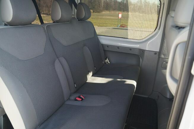 Opel Vivaro 9 OSOB. HAK NAVI ALUFELGI 2,0 115 KM DOINWESTOWANY ZADBANY