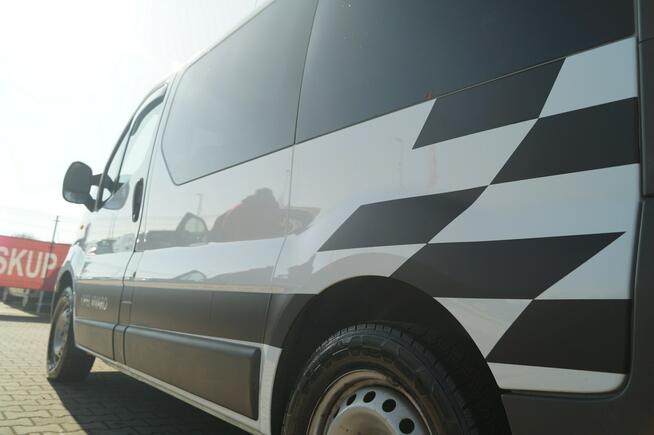 Opel Vivaro 9 OSOB. HAK NAVI ALUFELGI 2,0 115 KM DOINWESTOWANY ZADBANY