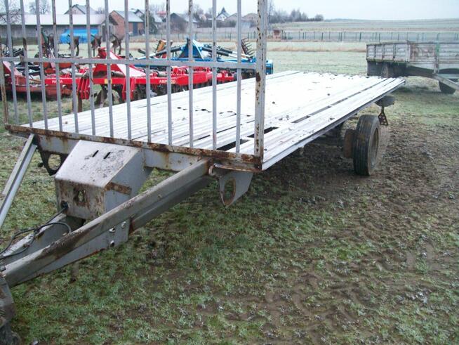 Przyczepa do balotów skrzyniopalet