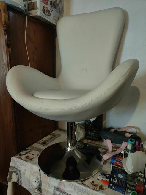 Fotel biały wygodny