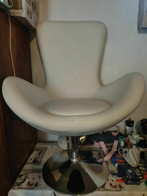 Fotel biały wygodny